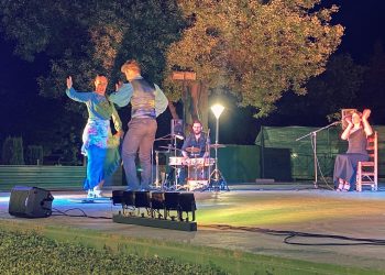 Cristina Correas y Aflamencarte llenan de cante y baile flamenco los Jardines del Parque como adelanto de Feria y Fiestas