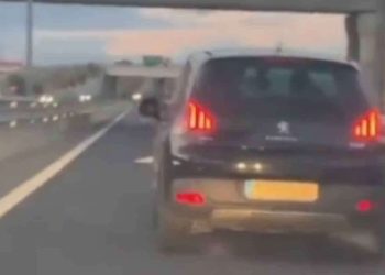 Se viraliza la conducción temeraria de una mujer en Toledo que impedía adelantar cambiando continuamente de carril