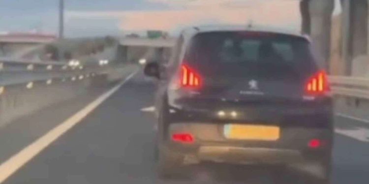 Se viraliza la conducción temeraria de una mujer en Toledo que impedía adelantar cambiando continuamente de carril