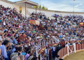 Rafaelillo y Antonio Ferrera salen por la puerta grande de la Plaza de Toros de Tomelloso en la corrida de Feria y Fiestas