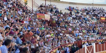 Rafaelillo y Antonio Ferrera salen por la puerta grande de la Plaza de Toros de Tomelloso en la corrida de Feria y Fiestas