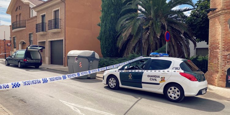 Hallan el cadáver de un hombre en los jardines de la chimenea de la calle Domecq de Tomelloso