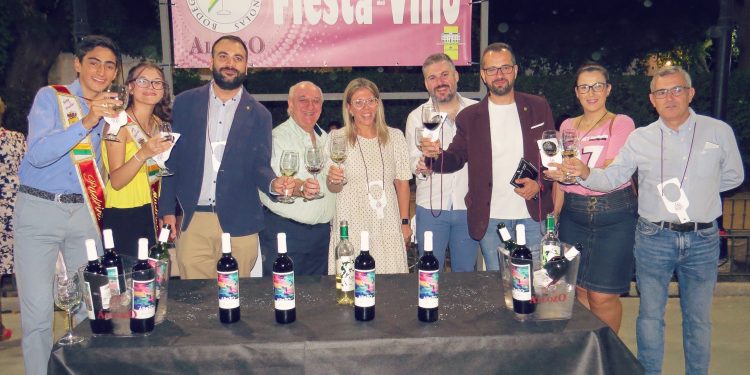 Más de 2 mil personas llenan los Jardines del Parque en la décima edición de la Fiesta del Vino