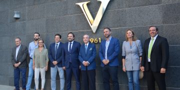 La Cooperativa Virgen de las Viñas comienza la última etapa de la campaña de vendimia y recibe la visita de Paco Núñez