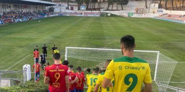 El Atlético Tomelloso pierde ante el Villarrobledo en su primera salida de la temporada en tercera división