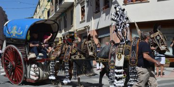 Tomelloso brilla con luz propia en Ibi con un gran desfile de tradiciones para celebrar su hermanamiento