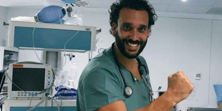 3.000 personas asisten a una concentración convocada por WhatsApp en Granada para despedir a Jesús Candel 