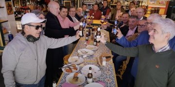 La peña «Los Canuthi» estrena su tradicional anuncio de la Lotería de Navidad: «El sorteo que nos junta»