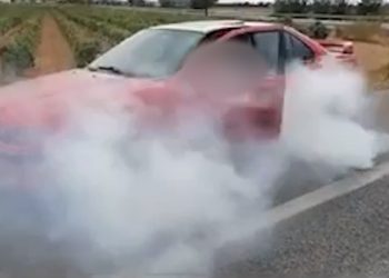 Denunciado por conducir haciendo derrapes a gran velocidad en la rotonda del Toro de Osborne de Tomelloso