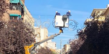 Tomelloso comienza a instalar el alumbrado navideño y convoca el II Concurso de Decoración Navideña