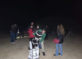 «Descorcha Tomelloso» brilla con la observación de estrellas entre viñedos en su «Tour Estelar»