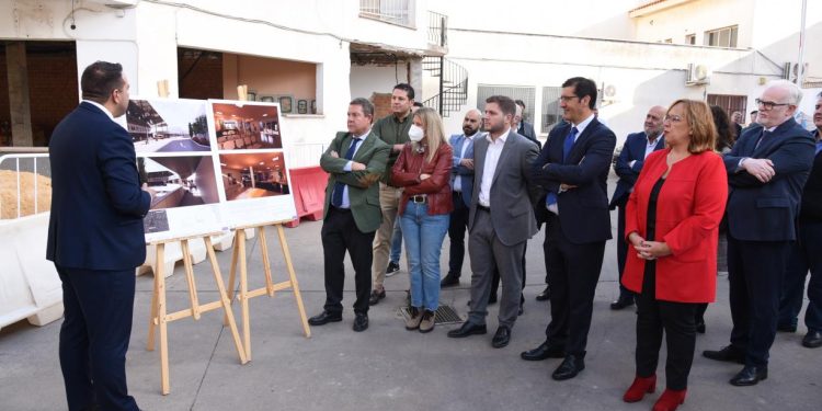 Avanza la reforma de la Estación de Autobuses de Tomelloso, que ha recibido la visita de Emiliano García-Page