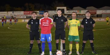 El Atlético Tomelloso vuelve a perder ante el Villacañas y se aleja de la permanencia en la tercera división