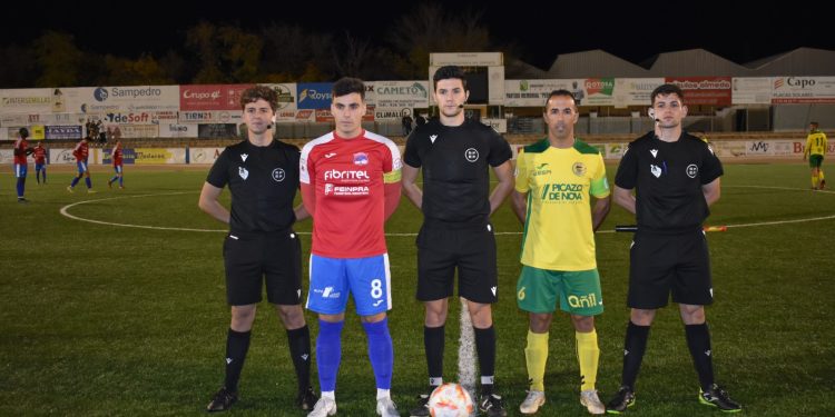 El Atlético Tomelloso vuelve a perder ante el Villacañas y se aleja de la permanencia en la tercera división