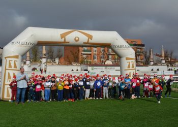 Gran preludio de la Nochebuena en el Estadio Municipal Paco Gálvez, que se llena con la II Carrera de Papá Noel