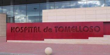 Trasladan al Hospital de Tomelloso a un trabajador tras sufrir una descarga eléctrica y caer por unas escaleras
