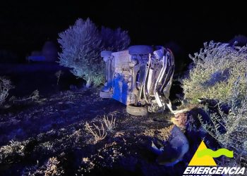 Un herido tras la salida de la vía y posterior vuelco de un vehículo en la carretera CR-5212 a la altura de Manzanares