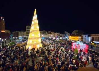 Con el encendido oficial de la iluminación, ¡comienza la Navidad en Tomelloso!