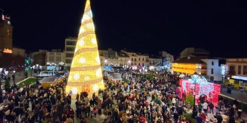 Con el encendido oficial de la iluminación, ¡comienza la Navidad en Tomelloso!