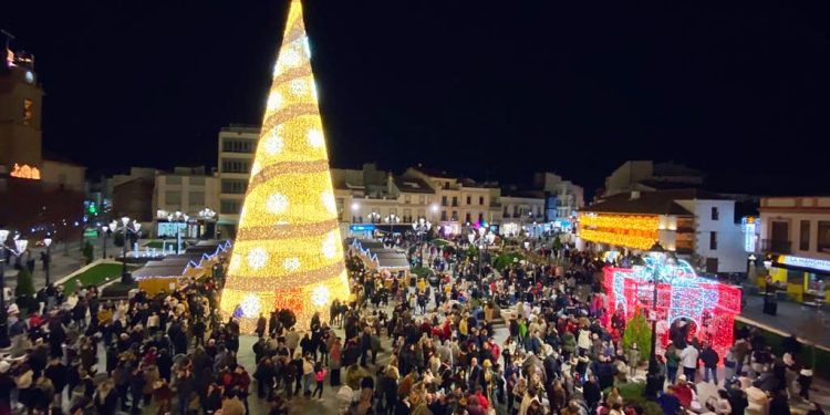 Con el encendido oficial de la iluminación, ¡comienza la Navidad en Tomelloso!