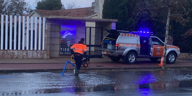 Varios avisos por achiques de agua tras las intensas lluvias producidas durante esta jornada en Tomelloso
