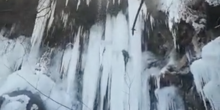 VÍDEO: Las espectaculares imágenes de unas cascadas de Castilla-La Mancha congeladas por las bajas temperaturas