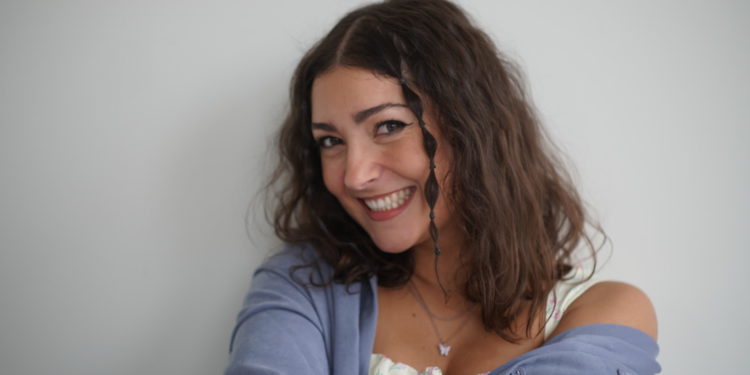 Mer Rodríguez: «Mi interés por la música empezó viendo a mi padre cantar jotas en el Grupo Folklórico Vírgen de las Viñas»