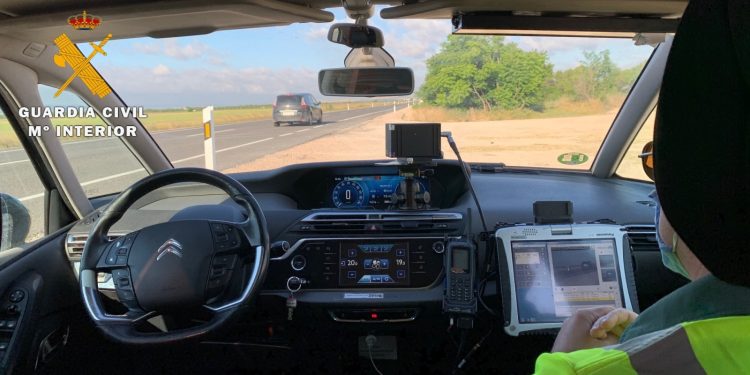 Investigan a un conductor de Castilla-La Mancha por conducir a 183 kilómetros por hora en una carretera limitada a 90