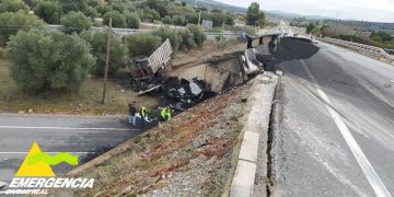 Dos heridos tras la colisión de un camión y un turismo, que volcaron después, en la carretera N-430 de Ciudad Real