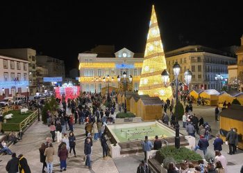 Así han sonado las 12 campanadas con las que ha comenzado el año 2023 en la Plaza de España de Tomelloso