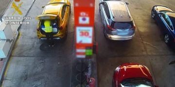 El vídeo que muestra cómo robaban gasoil en estaciones de servicio de Castilla-La Mancha, revendiéndola a un euro