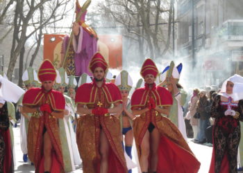 La «Peña Harúspices», tercer premio en el Domingo de Piñata de Ciudad Real con su espectáculo «Herejía»