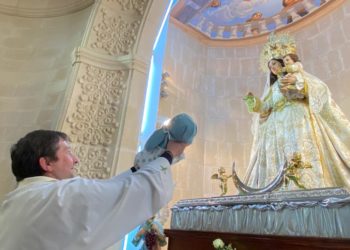El Santuario de Pinilla celebra una multitudinaria presentación de niños de Tomelloso a la Virgen de las Viñas