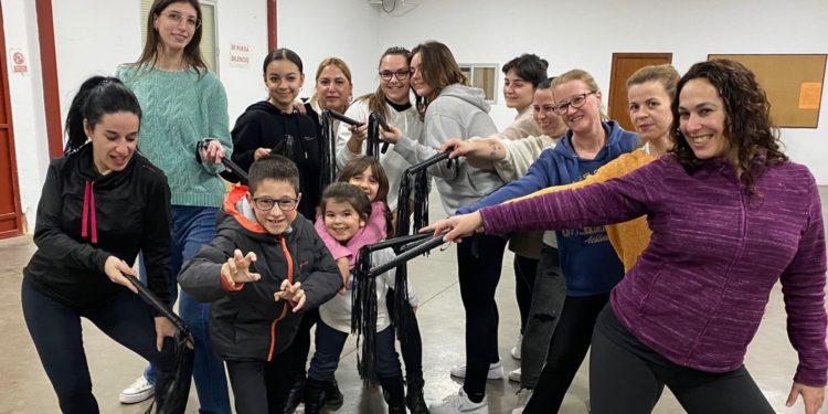 La Peña Los Amigos calienta motores para el gran Desfile de Peñas Locales del carnaval de Tomelloso