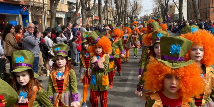 Peter Pan, Scooby Doo, indios, animadores o egipcios: multitudinario Desfile Escolar de carnaval en Tomelloso