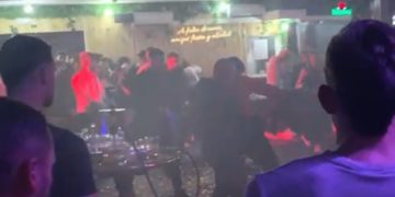 El video de la brutal reyerta a botellazos en una discoteca de Toledo con tres personas heridas