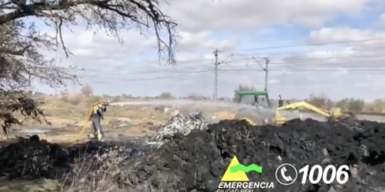 Los bomberos de Tomelloso extinguen dos incendios en Argamasilla de Alba y Cinco Casas