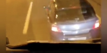 Graban cómo un vehículo da frenazos delante de un camión para impedir ser adelantado en la autovía A-2 de Guadalajara