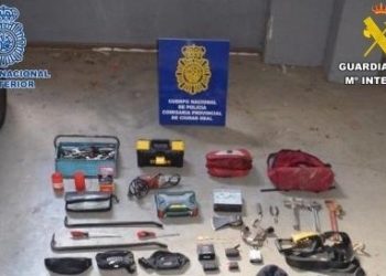 Detienen a dos personas que robaban en tiendas de Castilla-La Mancha por alunizajes y que sumaban 190 detenciones