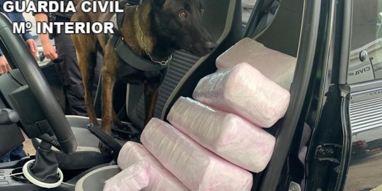 La Guardia Civil incauta 26 kilos de hachís ocultos en un turismo en la autovía A-4 a su paso por Castilla-La Mancha