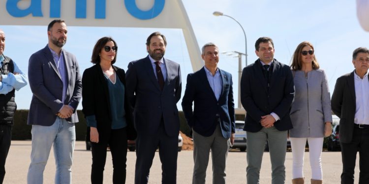 Paco Núñez visita ANRO y pide un cambio político para que «los malos datos económicos no sigan en Castilla-La Mancha»