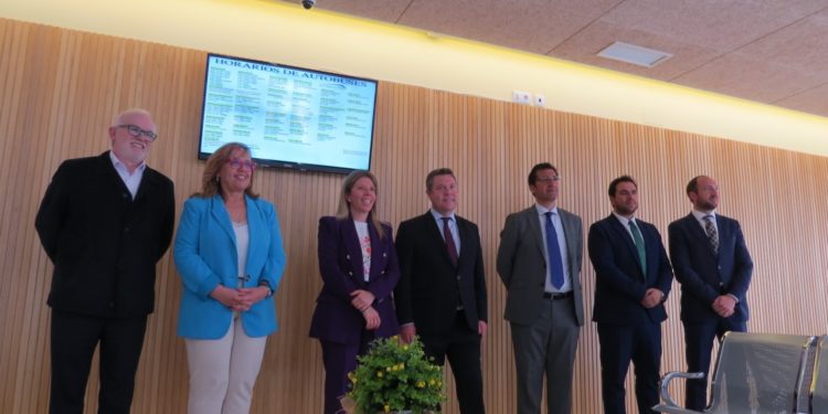 Emiliano García-Page e Inmaculada Jiménez inauguran la remodelación de la Estación de Autobuses de Tomelloso