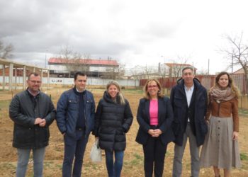 Inmaculada Jiménez visita el nuevo comedor del colegio Miguel de Cervantes y las mejoras en el Instituto Airén
