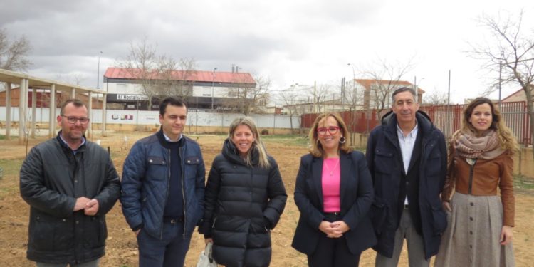 Inmaculada Jiménez visita el nuevo comedor del colegio Miguel de Cervantes y las mejoras en el Instituto Airén