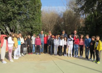 Tomelloso celebra el «Día del árbol» con una plantación de la comunidad educativa en el Parque de La Paz