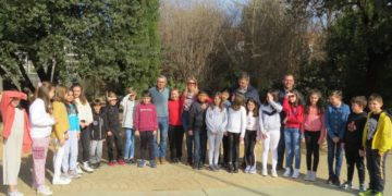 Tomelloso celebra el «Día del árbol» con una plantación de la comunidad educativa en el Parque de La Paz