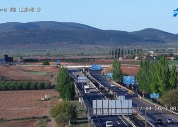 Dos muertos y cinco heridos tras el choque de un camión y dos coches en la autovía A-4 a la altura de Camuñas