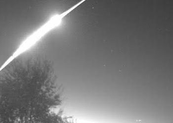 Una bola de fuego generada por el impacto de un trozo de asteroide contra la atmósfera cae en Castilla-La Mancha