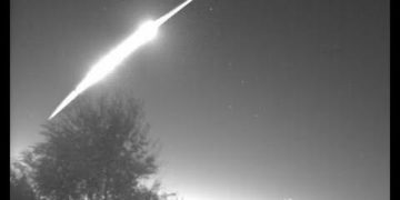 Una bola de fuego generada por el impacto de un trozo de asteroide contra la atmósfera cae en Castilla-La Mancha