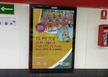 Instalan carteles promocionales de la Romería de Tomelloso 2023 en las estaciones de tren de Madrid y de Barcelona